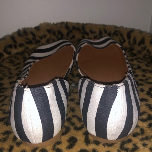 EUC H&M black and white striped open-toe flats - Picture 3 of 5